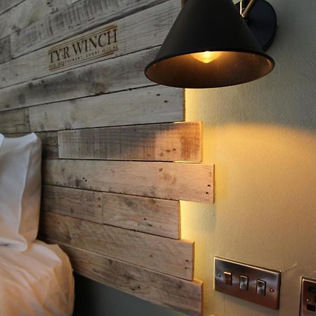 Tyr Winch Hotel Кардиф Екстериор снимка