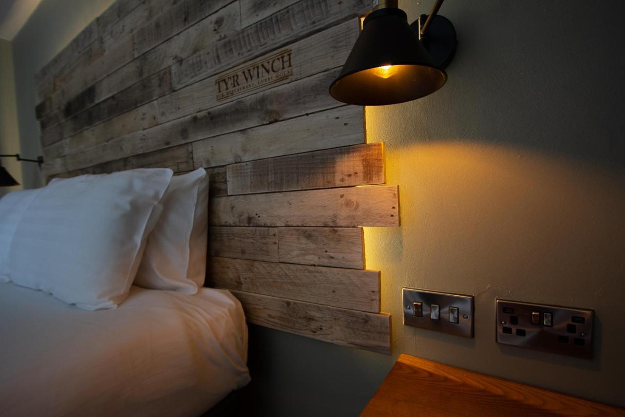 Tyr Winch Hotel Кардиф Екстериор снимка