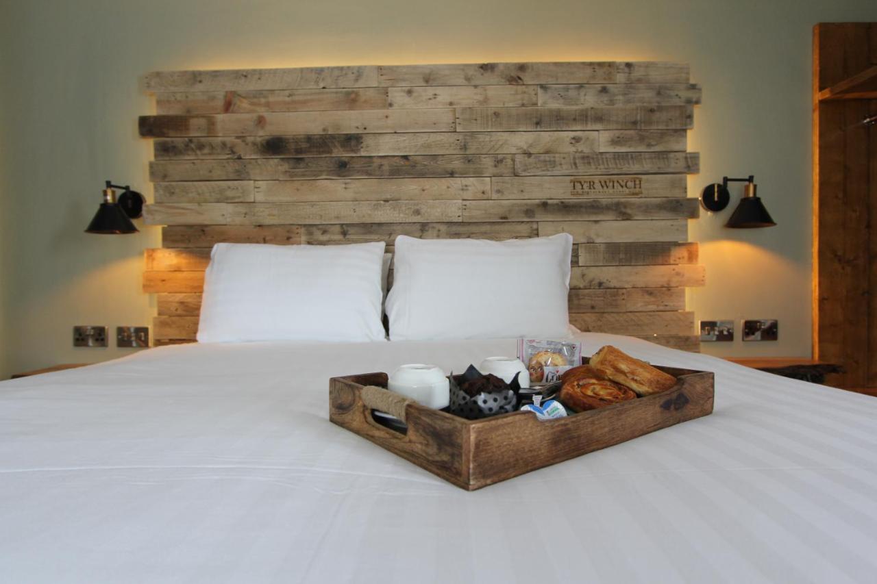 Tyr Winch Hotel Кардиф Екстериор снимка