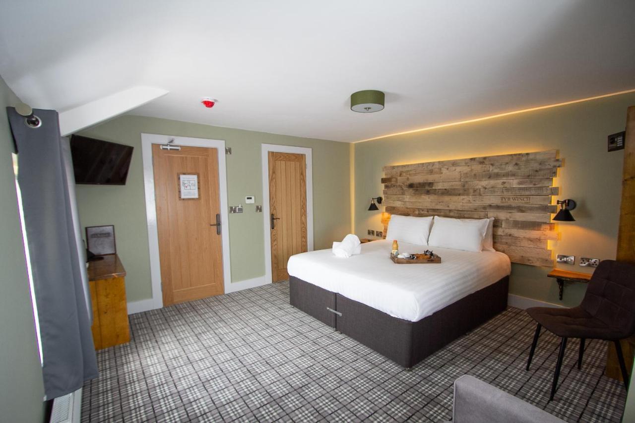 Tyr Winch Hotel Кардиф Екстериор снимка