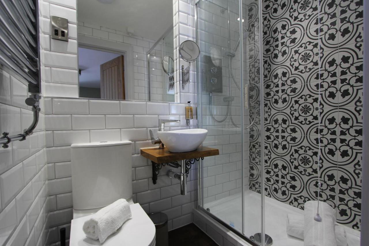 Tyr Winch Hotel Кардиф Екстериор снимка