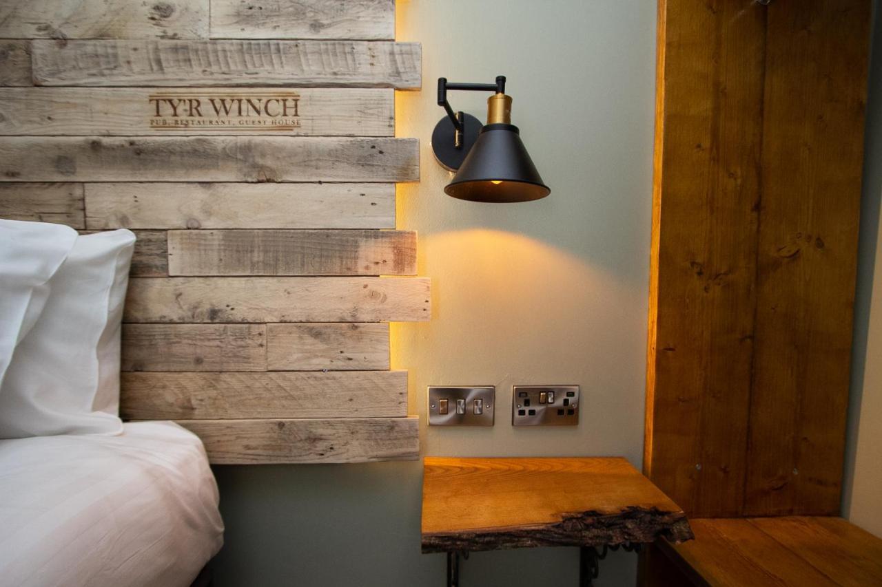 Tyr Winch Hotel Кардиф Екстериор снимка
