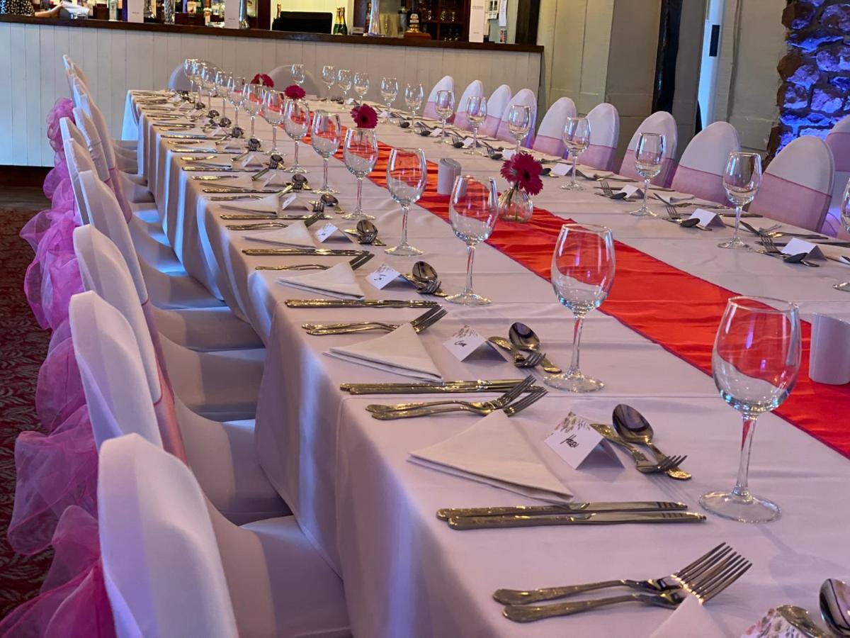 Tyr Winch Hotel Кардиф Екстериор снимка