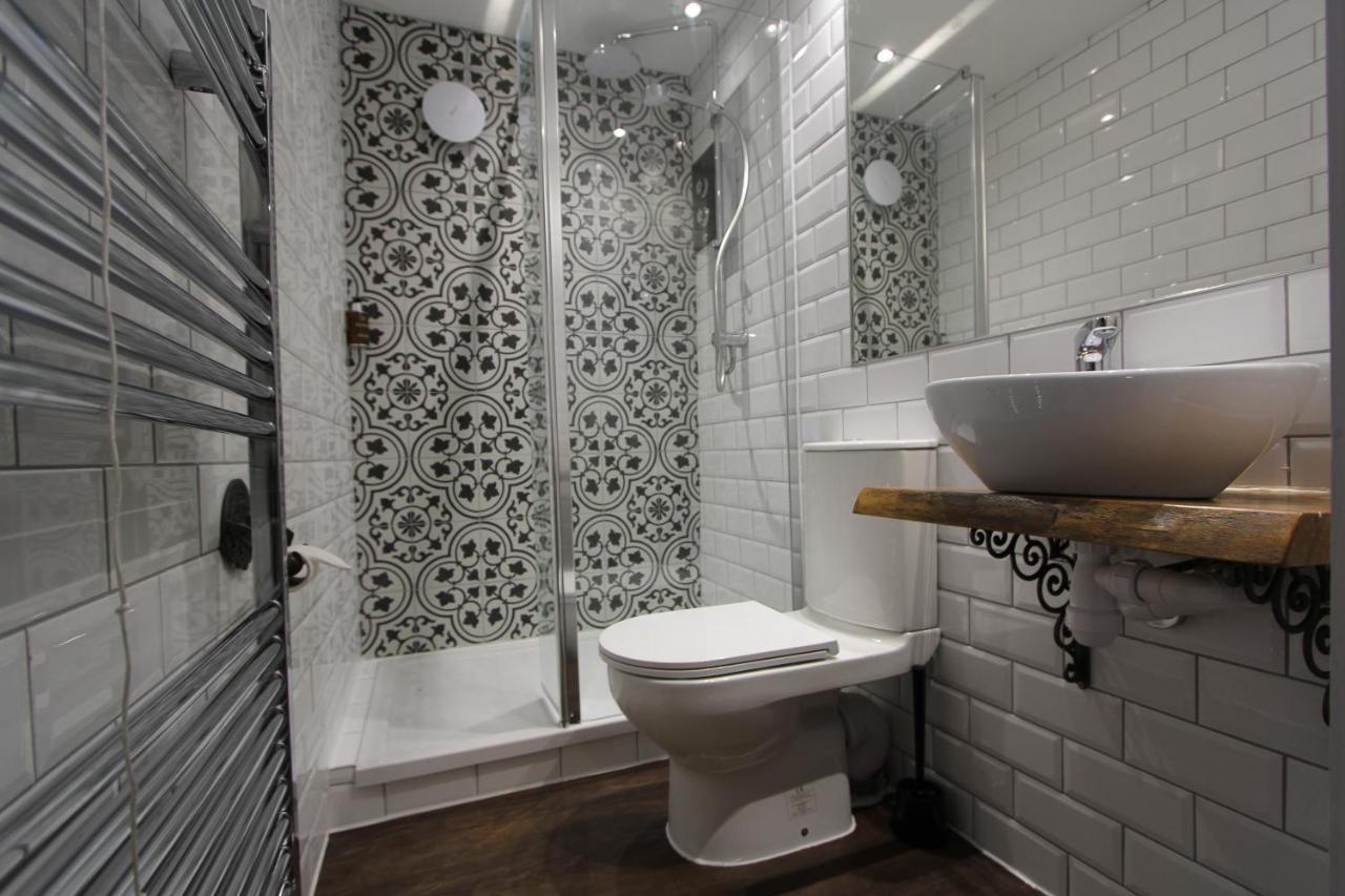 Tyr Winch Hotel Кардиф Екстериор снимка